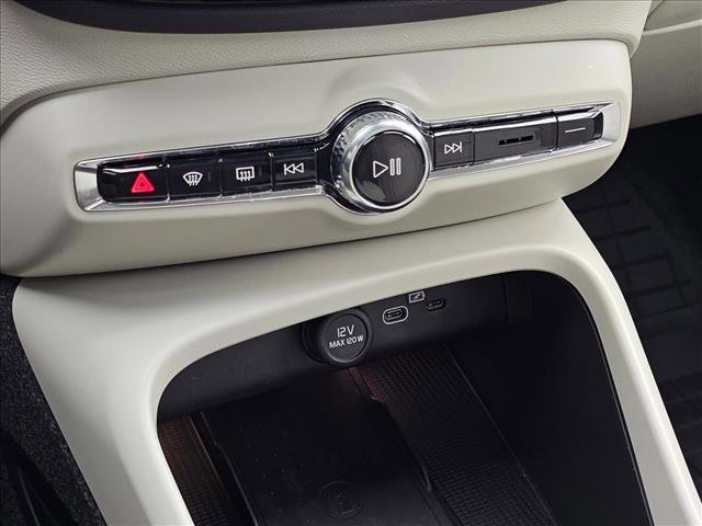 Used 2026 Volvo XC40 B5 Ultra w/ Climate Package image 26