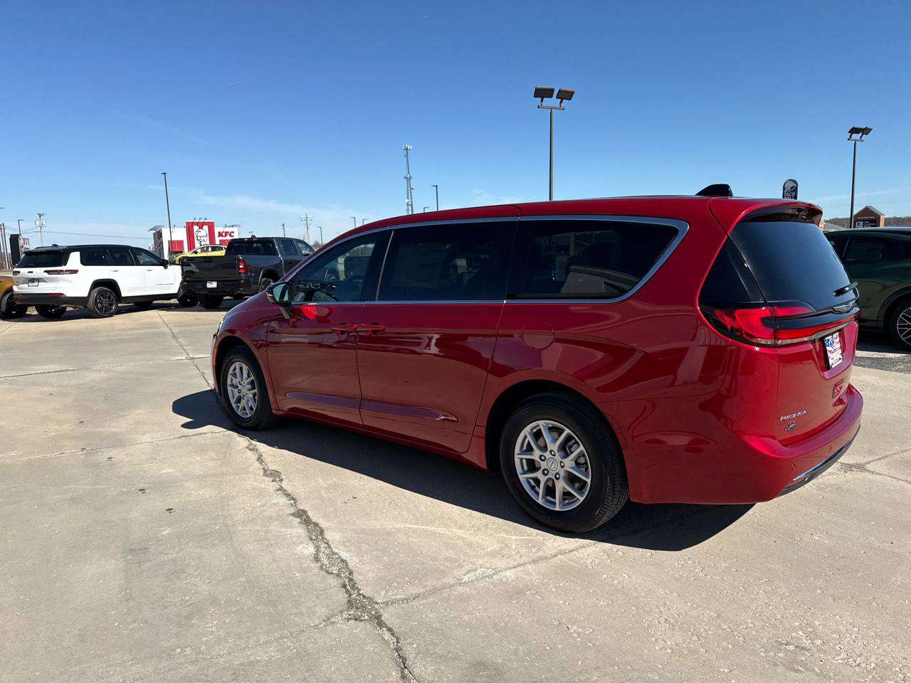 New 2026 Chrysler Pacifica Select image 12