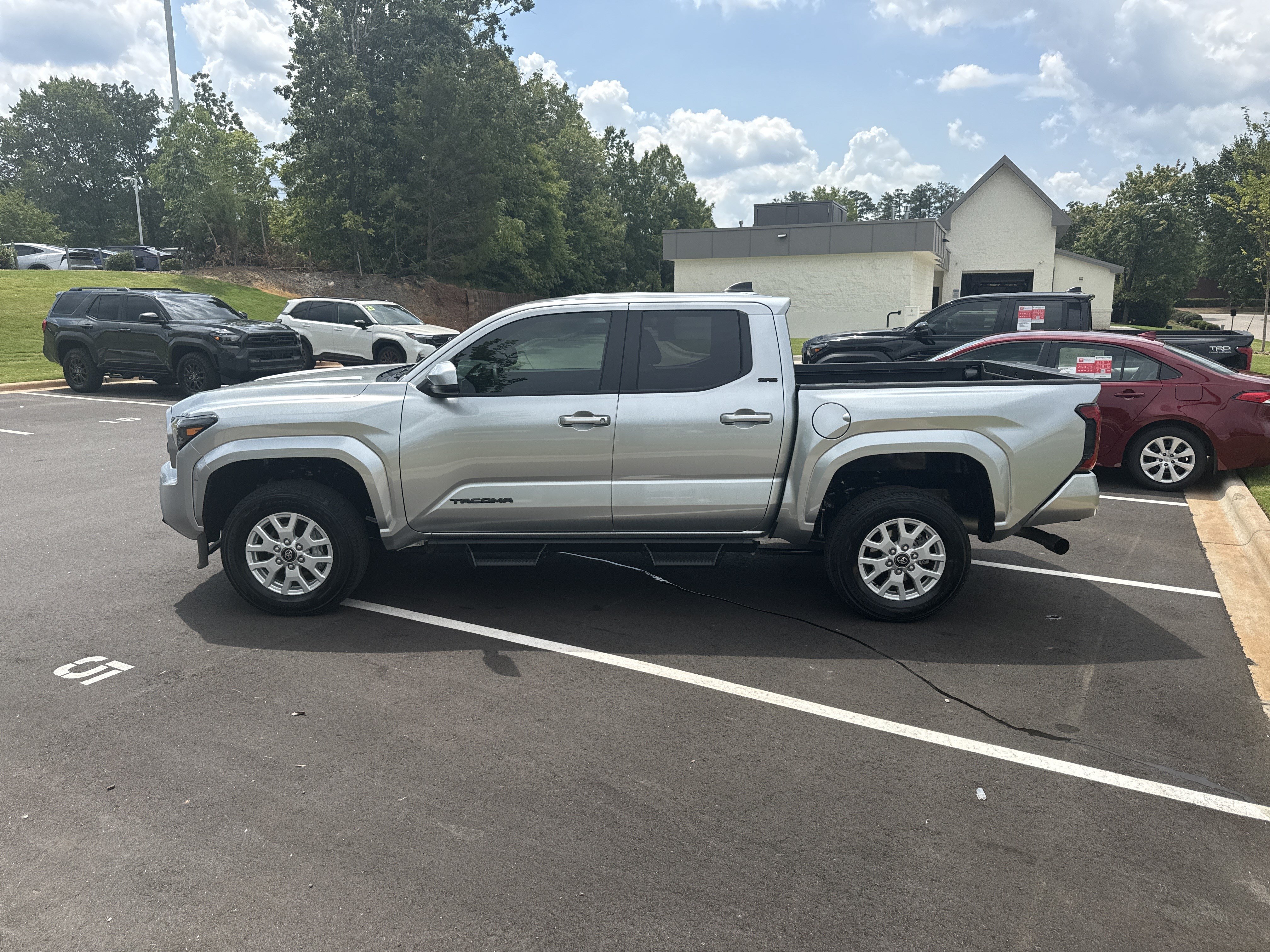 Used 2025 Toyota Tacoma SR5 AWD/4WD image 7