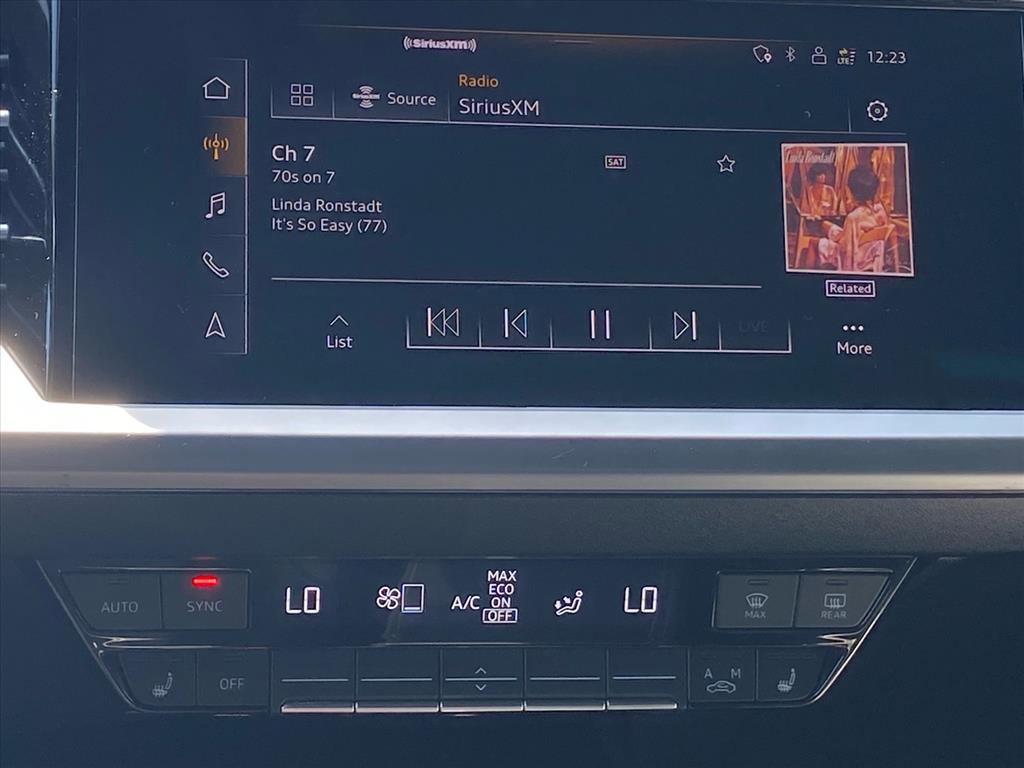 Used 2022 Audi Q4 e-tron Prestige image 9