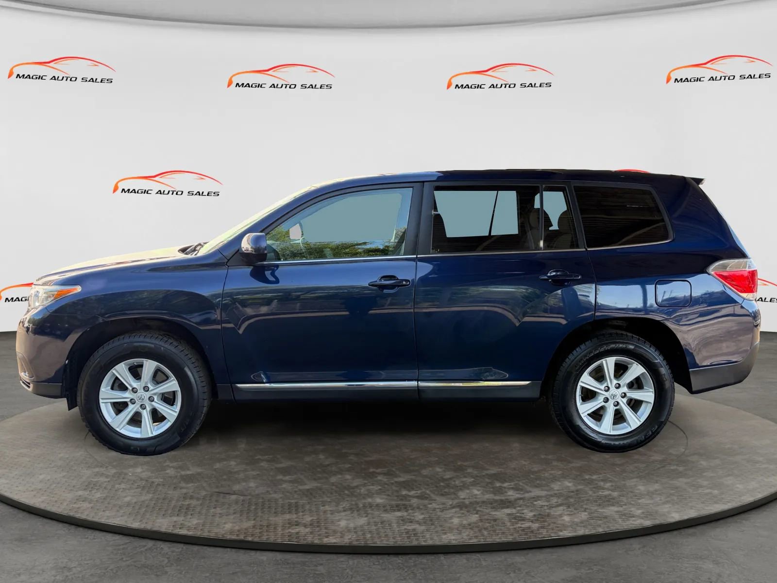 Used 2013 Toyota Highlander 4WD w/ Cold Weather Pkg image 7