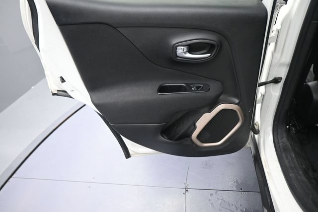 Used 2017 Jeep Renegade Latitude AWD/4WD image 18