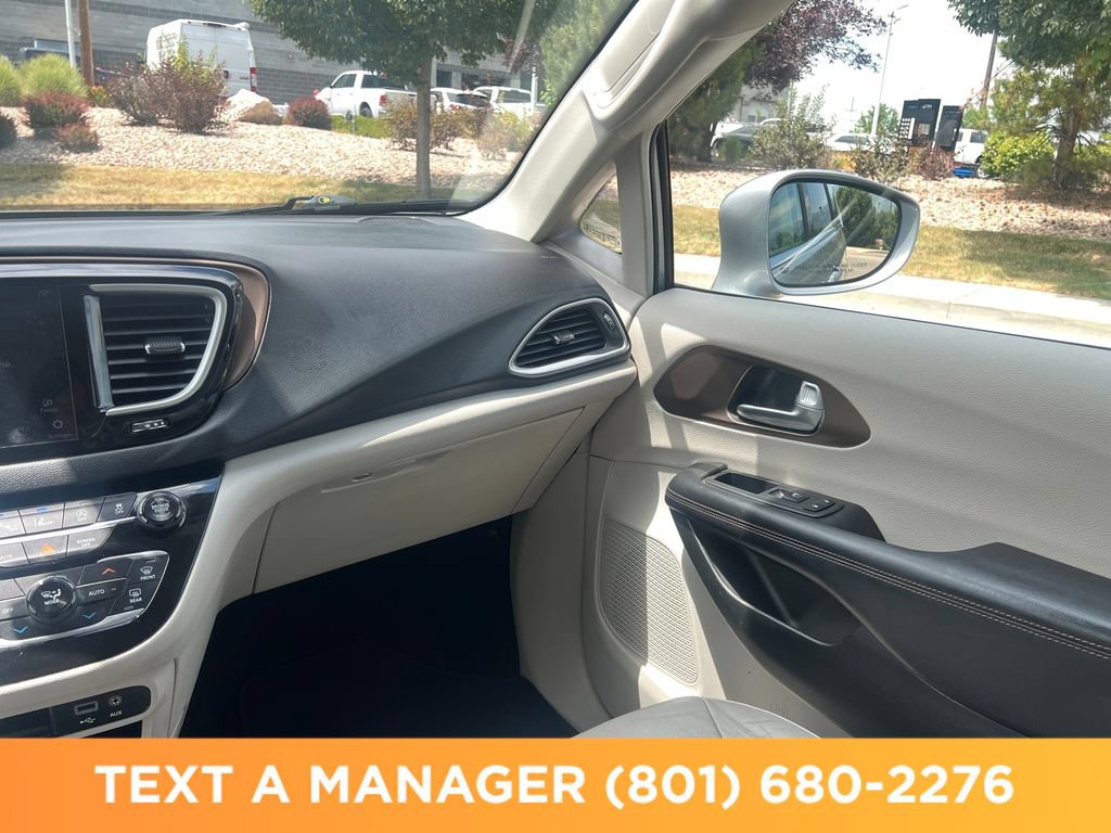 Used 2018 Chrysler Pacifica Touring-L w/ Advanced Safetytec Group FWD image 27