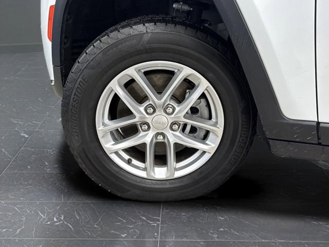 Used 2023 Jeep Grand Cherokee L Laredo image 34