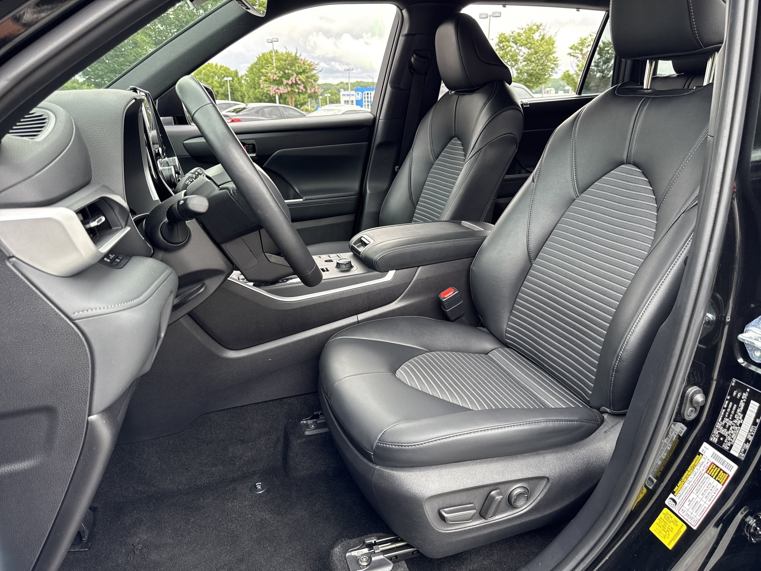 Certified 2025 Toyota Highlander XSE AWD/4WD image 18