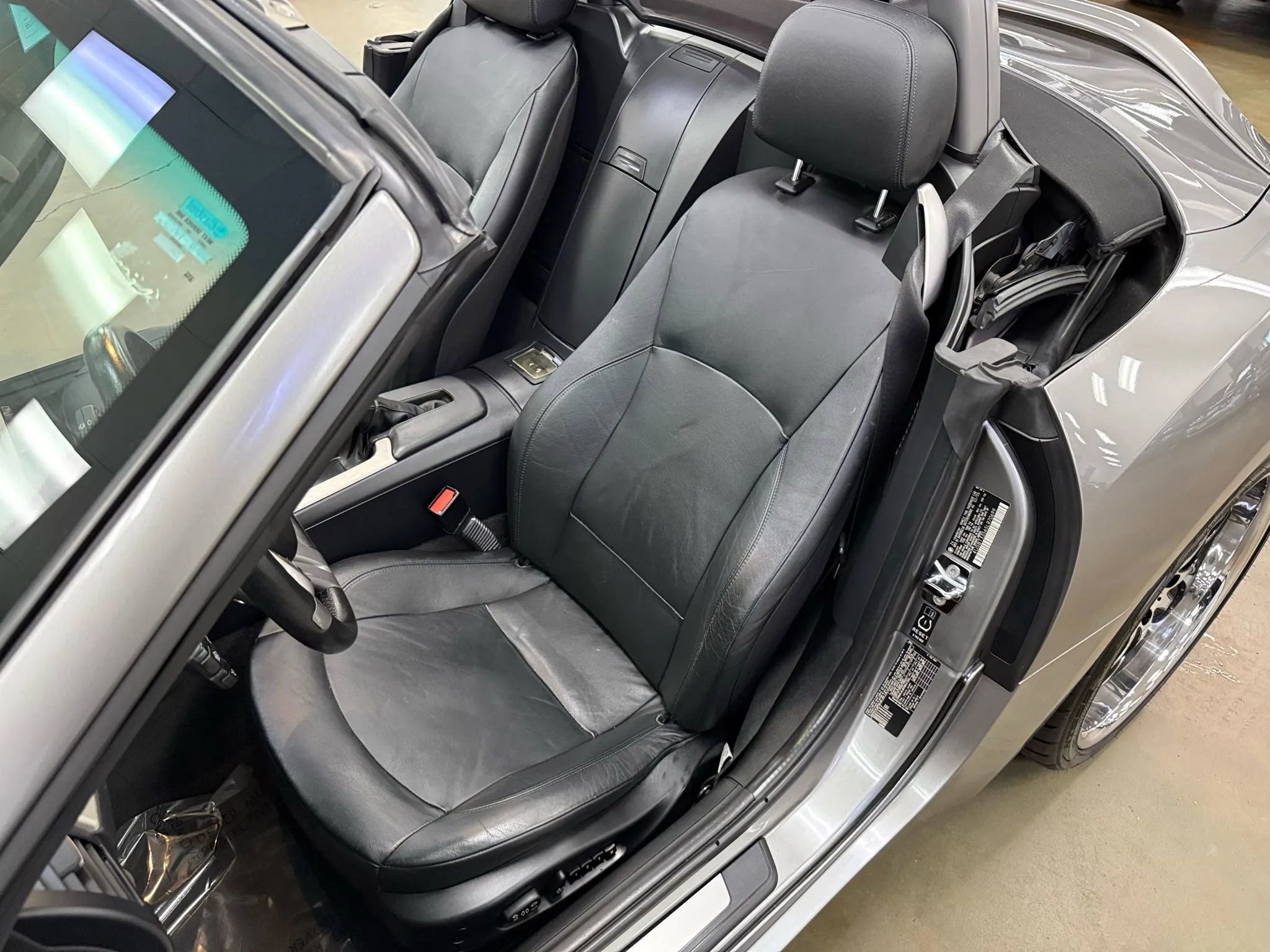 Used 2005 BMW Z4 2.5i image 14