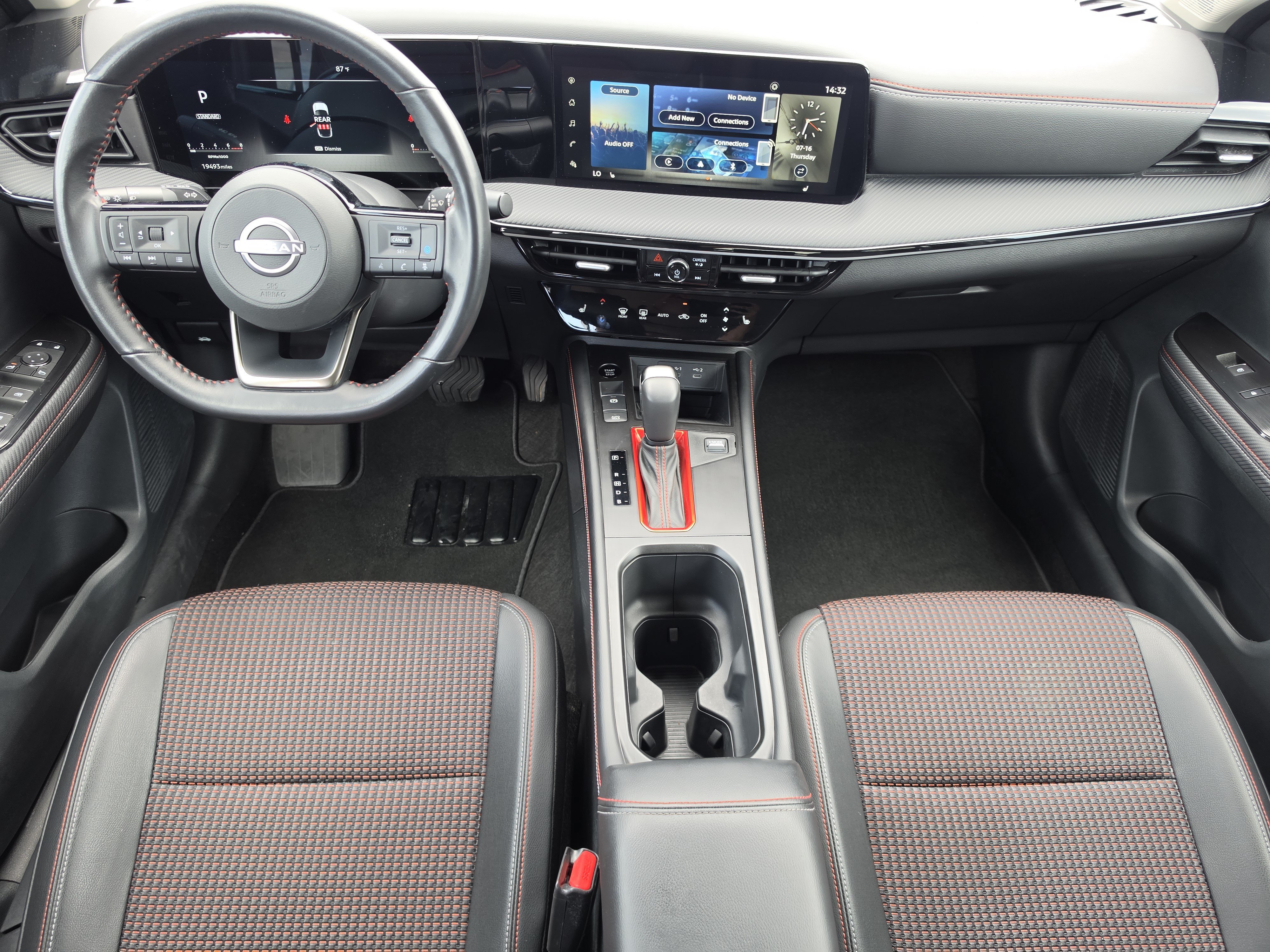 Used 2025 Nissan Kicks SR w/ SR Premium Package FWD image 8
