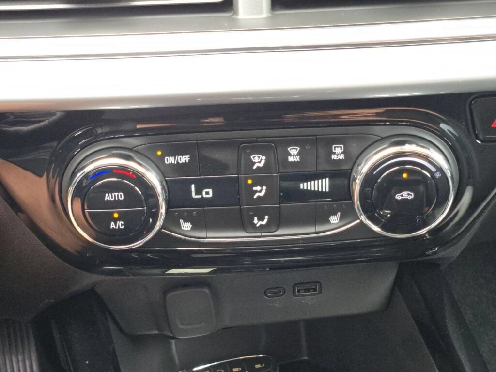 Used 2026 Chevrolet Trax LT w/ LT Convenience Package FWD image 25