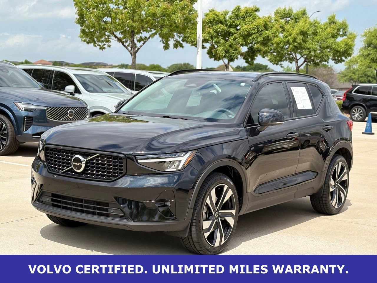Certified 2024 Volvo XC40 B5 Plus image 3
