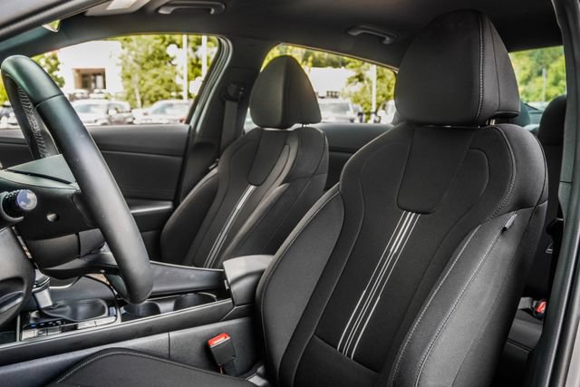 Certified 2025 Hyundai Elantra SEL FWD image 5
