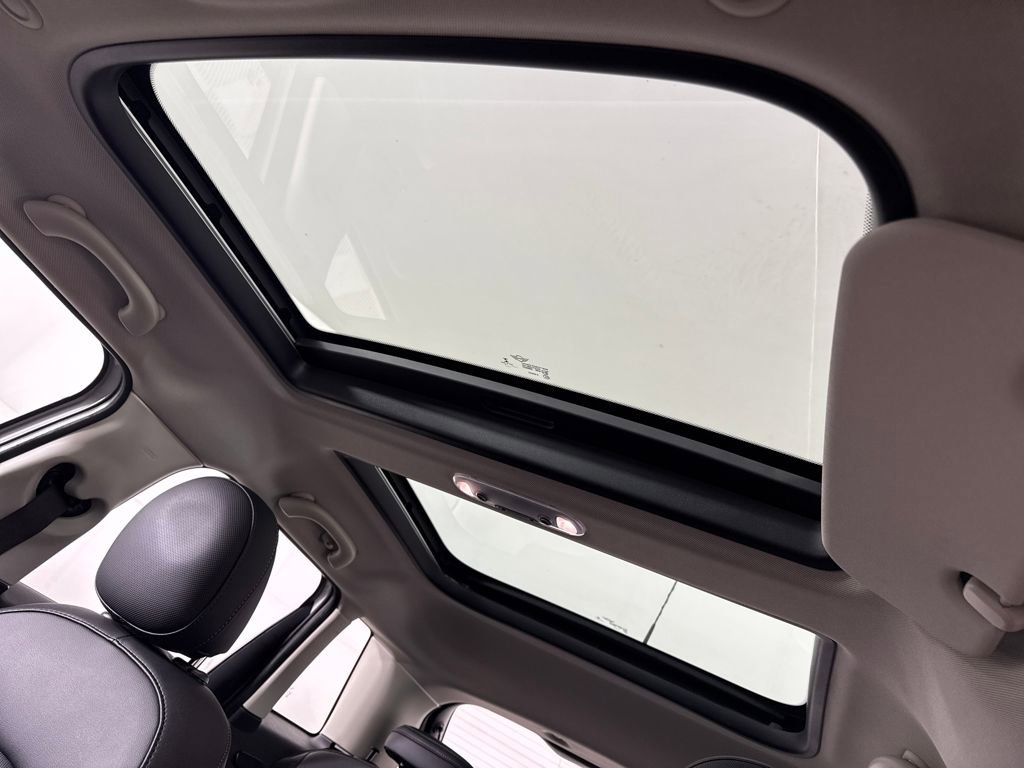 Used 2019 MINI Cooper 4-Door Hardtop image 18