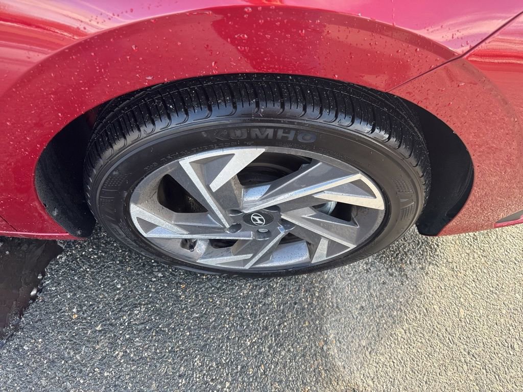 Used 2025 Hyundai Elantra Sport image 12
