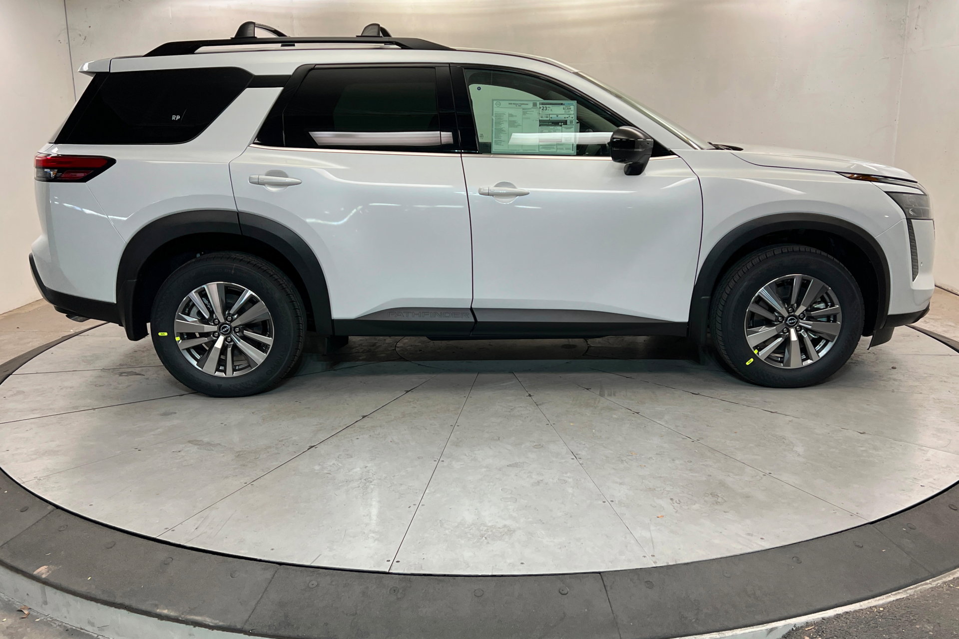 New 2026 Nissan Pathfinder SL image 6