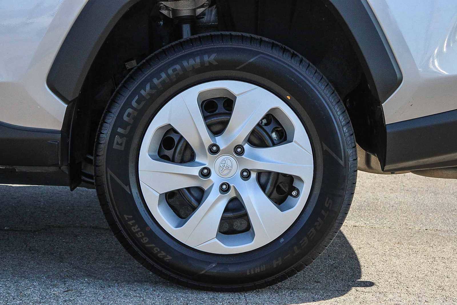 Used 2024 Toyota RAV4 LE image 8