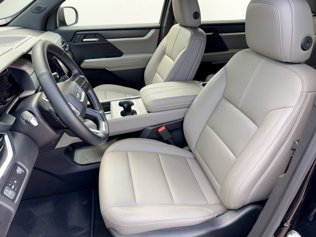 Certified 2026 GMC Acadia Elevation w/ Elevation Premium Package FWD image 5