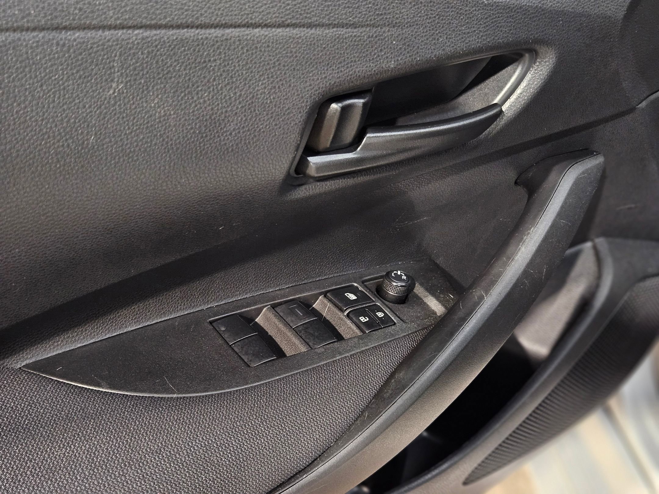 Used 2022 Toyota Corolla LE image 21