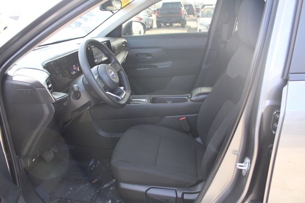 Used 2025 Nissan Kicks S image 14