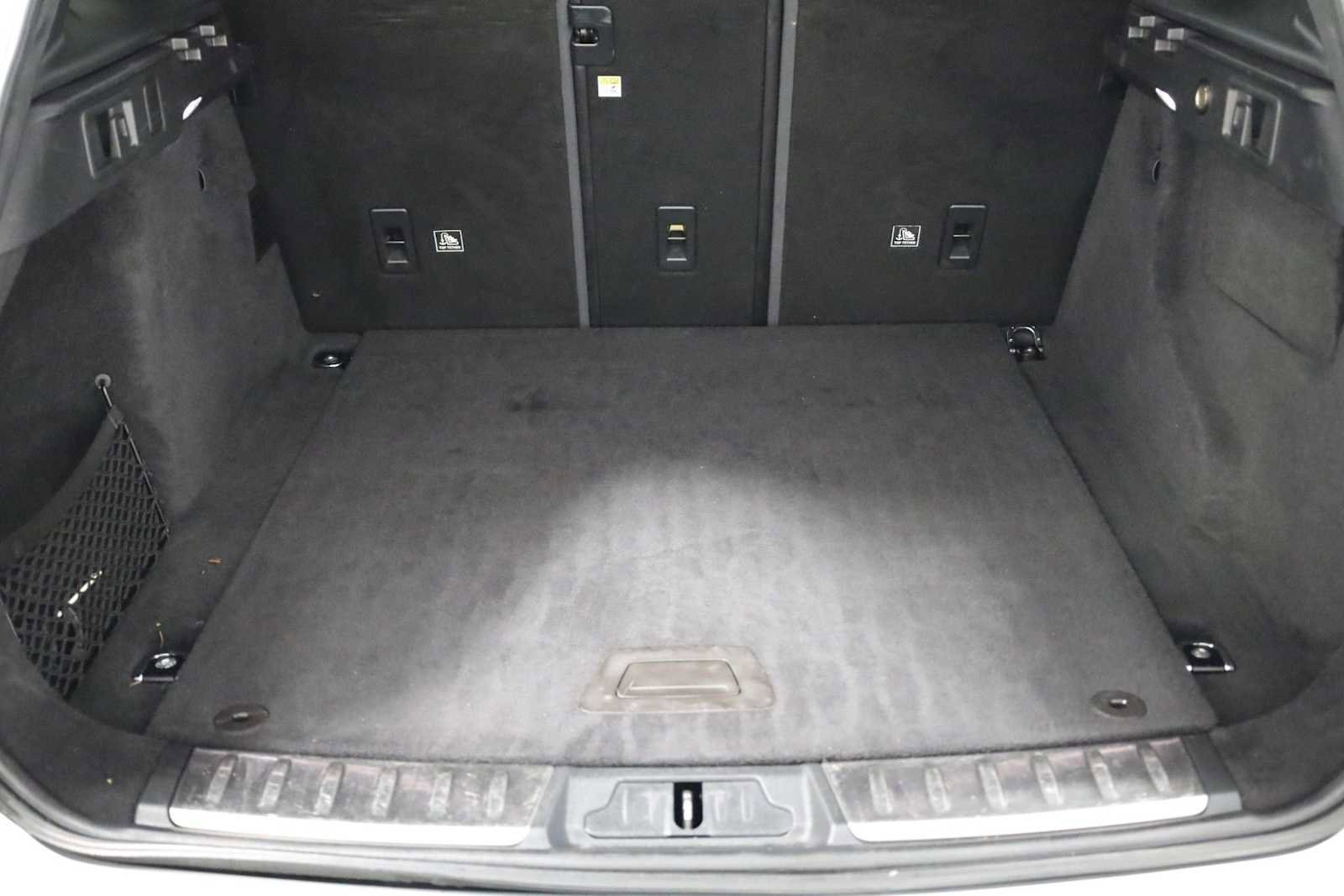 Used 2019 Jaguar F-PACE Premium image 39