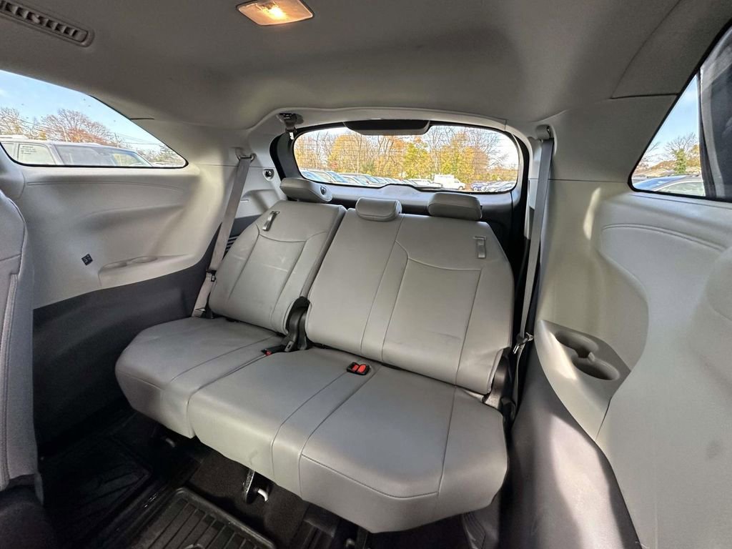 Used 2023 Toyota Sienna XLE image 19
