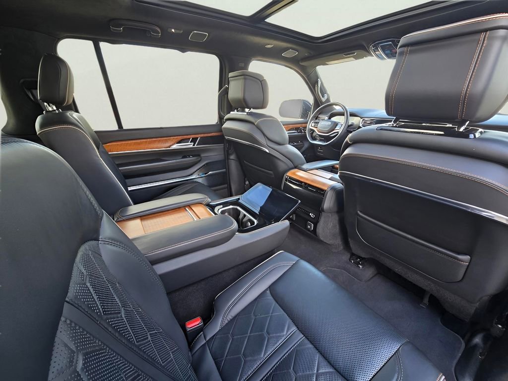 Used 2024 Jeep Grand Wagoneer L Series III AWD/4WD image 11