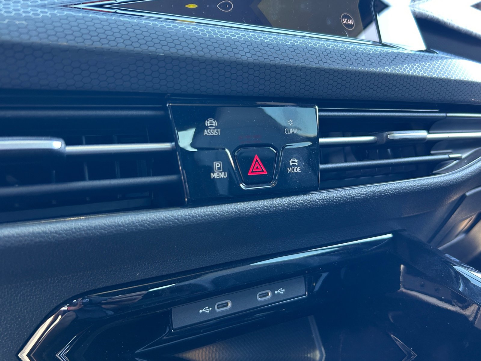 Used 2024 Volkswagen GTI SE FWD image 12