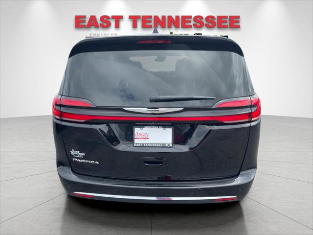 Used 2024 Chrysler Pacifica Touring-L image 4
