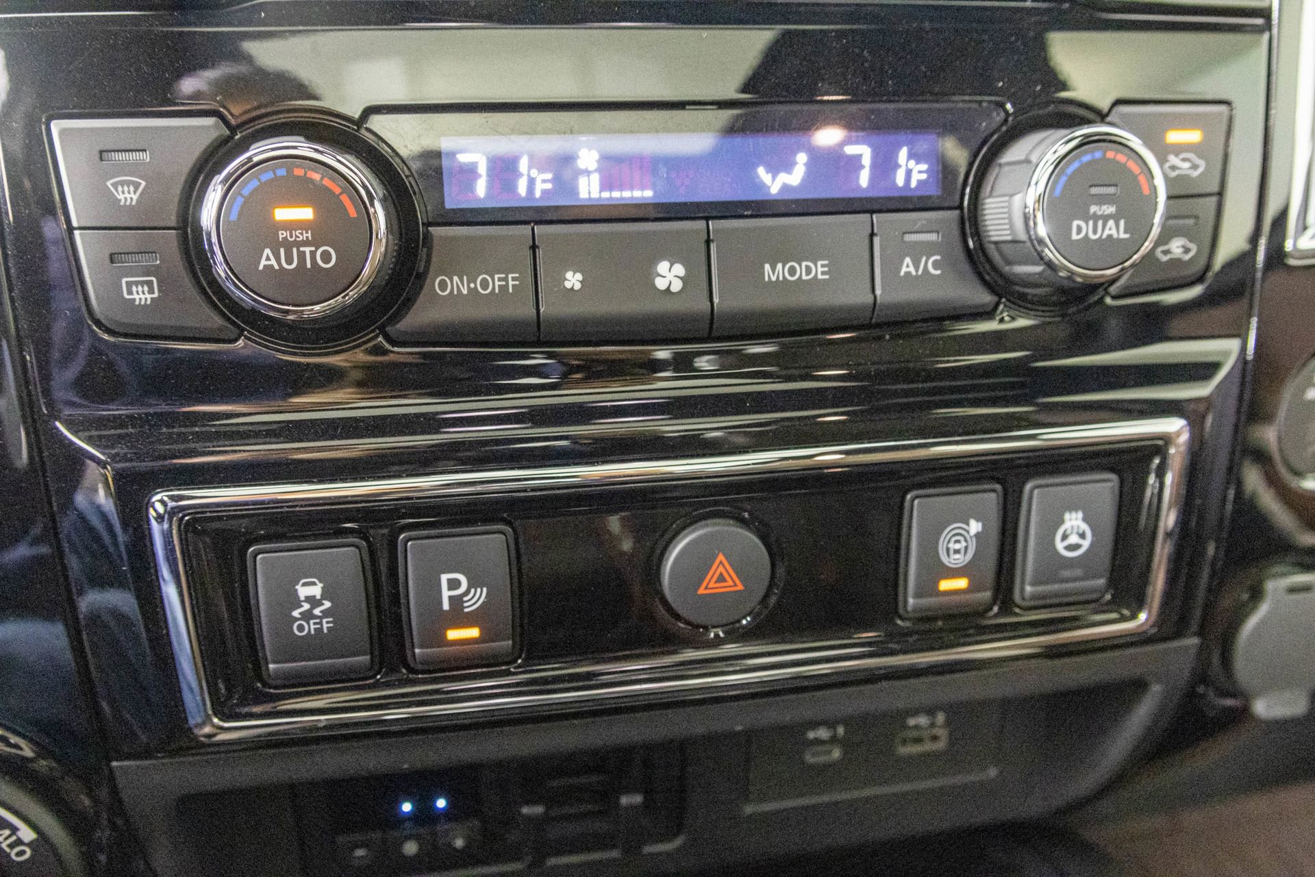 Used 2021 Nissan Titan Platinum Reserve w/ Moonroof Package AWD/4WD image 29