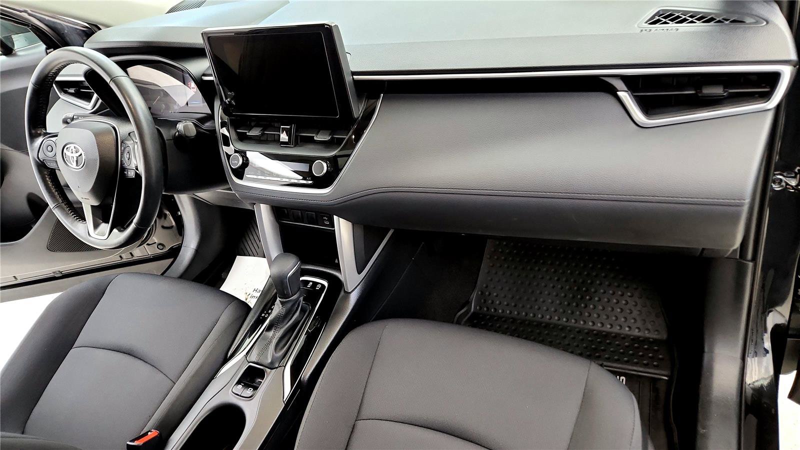 Used 2023 Toyota Corolla Cross LE w/ Moonroof Package image 16