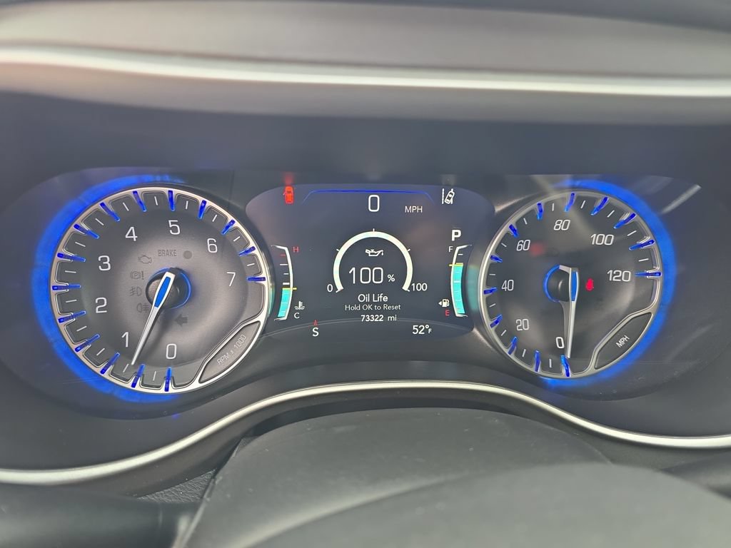 Used 2024 Chrysler Pacifica Touring-L FWD image 16