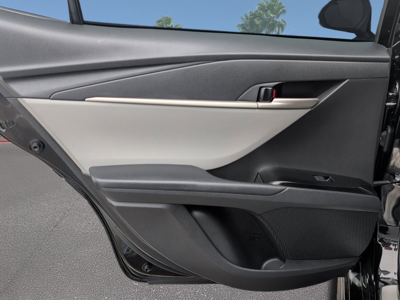 Used 2025 Toyota Camry SE w/ Convenience Package FWD image 23