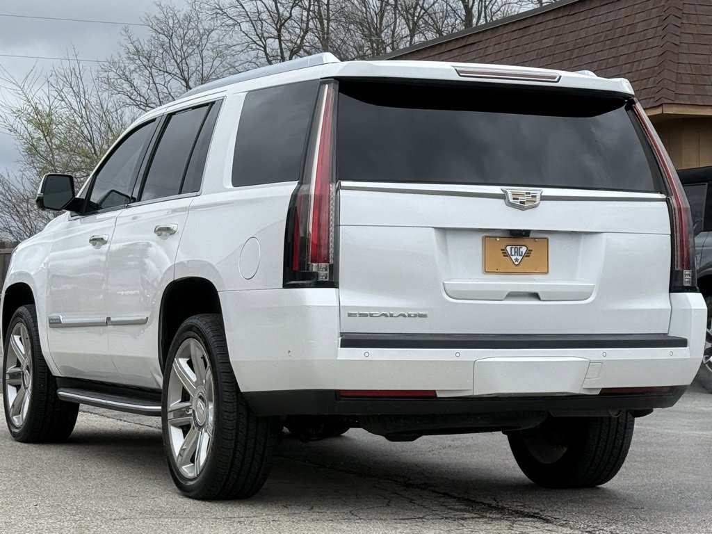 Used 2017 Cadillac Escalade Luxury image 3