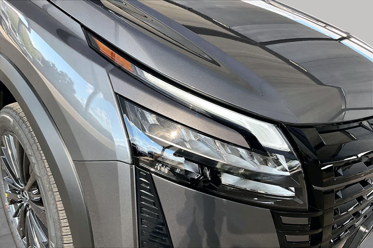 New 2026 Nissan Pathfinder SL FWD image 18