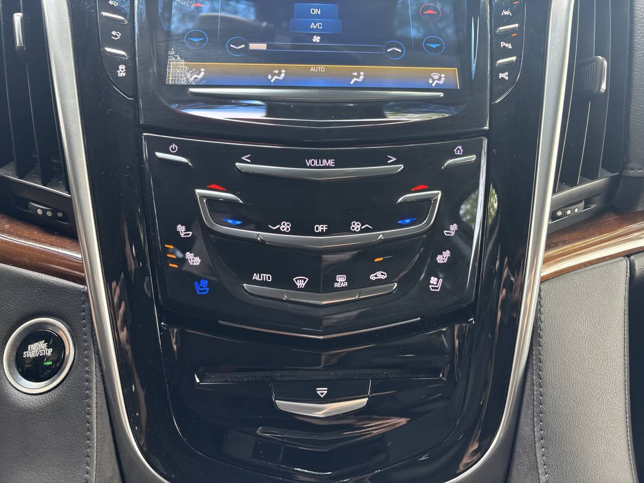 Used 2020 Cadillac Escalade Premium Luxury AWD/4WD image 20