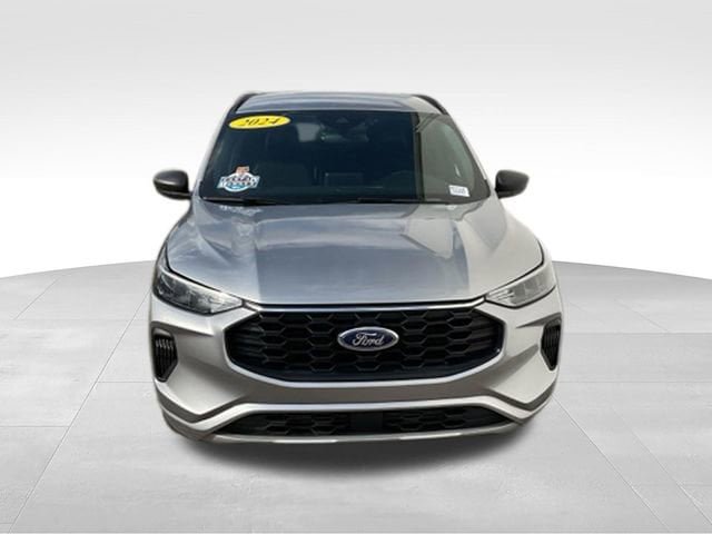 Used 2024 Ford Escape ST-Line w/ Cold Weather Package FWD image 8