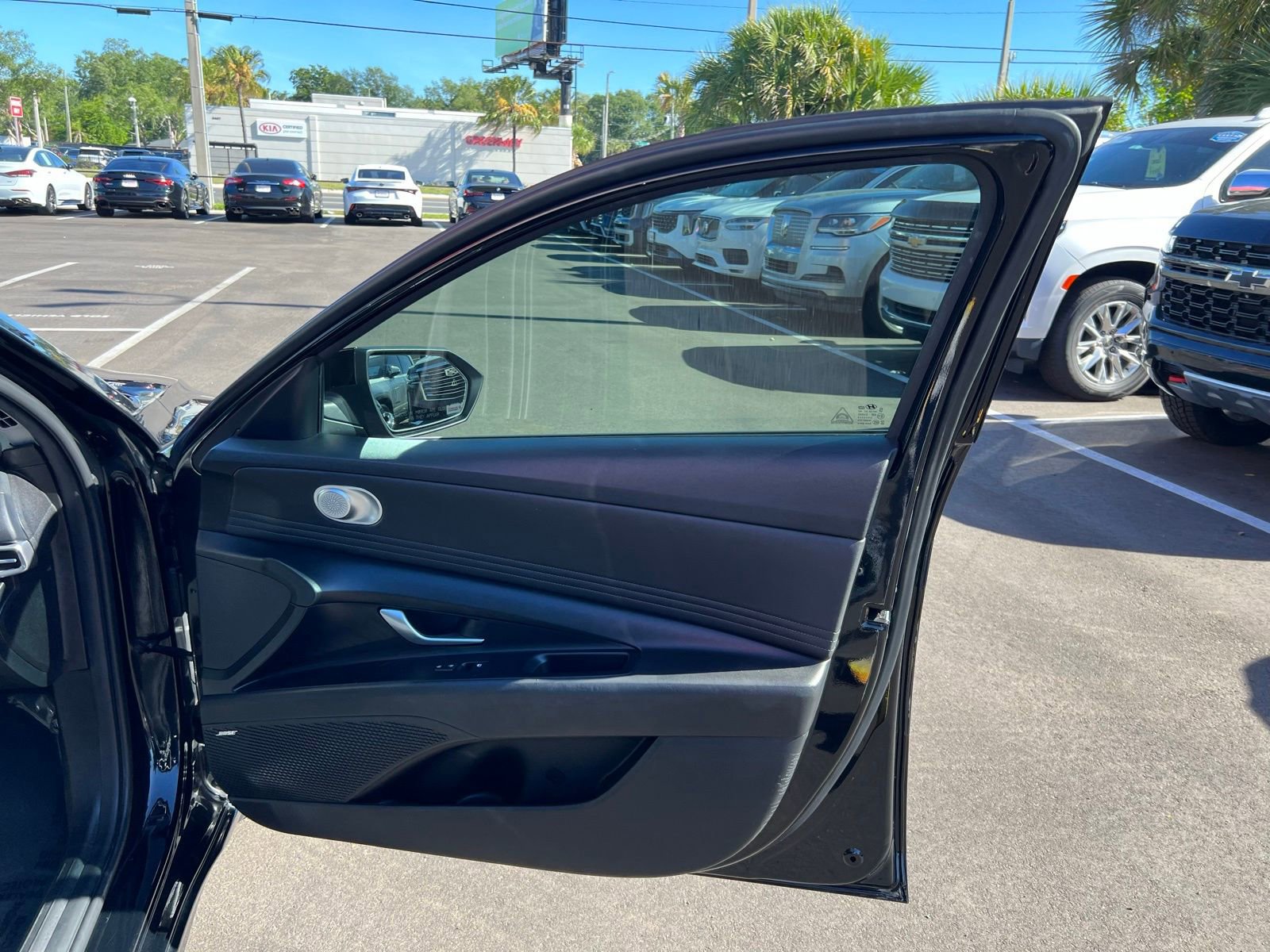 Used 2023 Hyundai Elantra Limited image 51