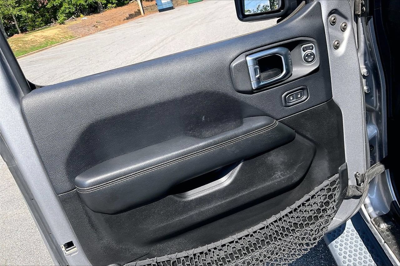 Certified 2018 Jeep Wrangler Unlimited Sahara AWD/4WD image 27