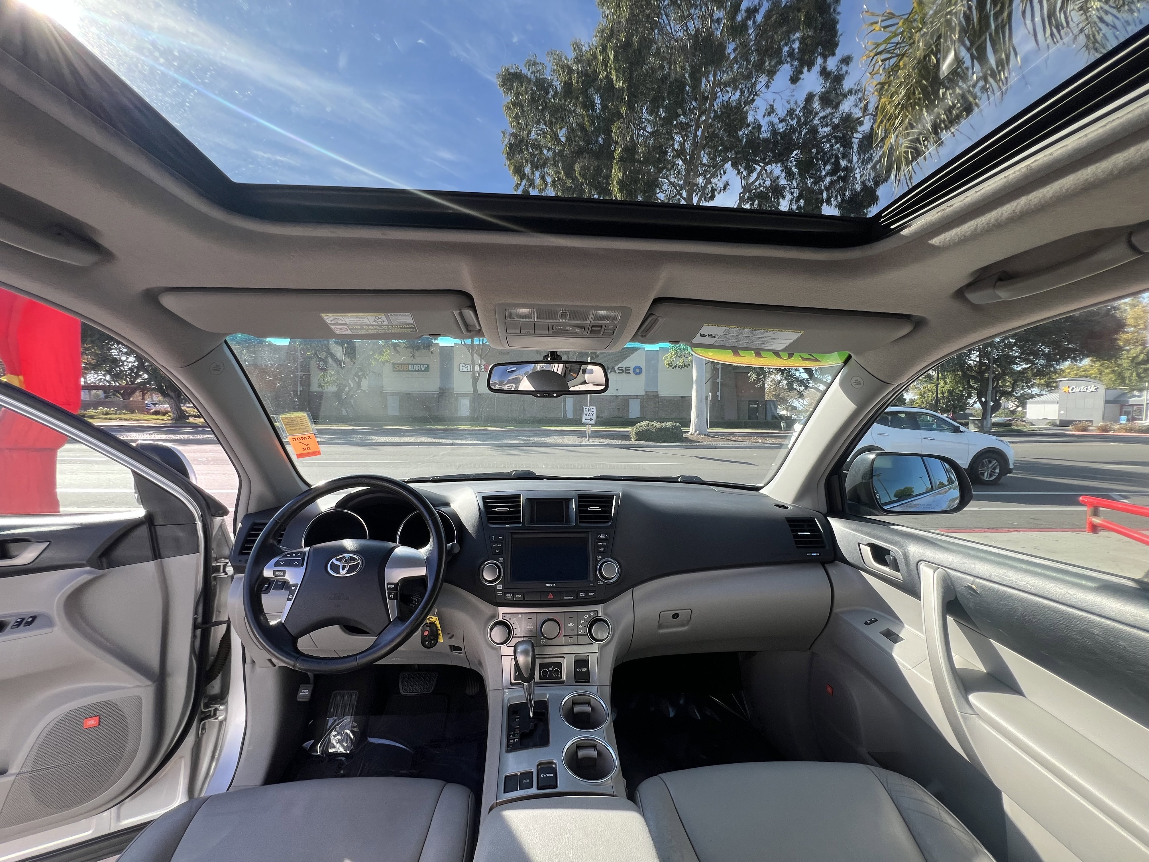 Used 2011 Toyota Highlander SE w/ Tow Pkg FWD image 15