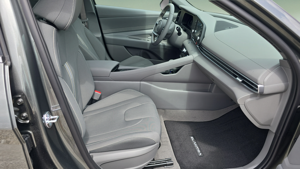 New 2026 Hyundai Elantra SEL Sport Premium w/ Cargo Package FWD image 26