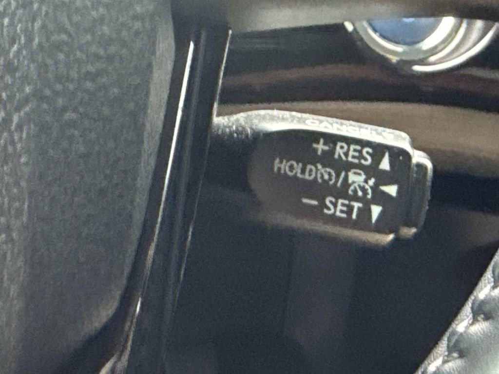 Used 2022 Toyota Prius FWD image 36