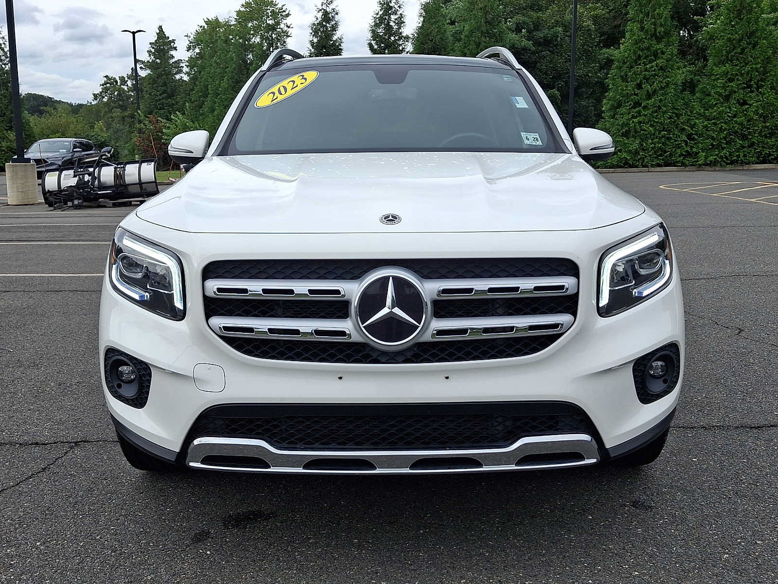 Used 2023 Mercedes-Benz GLB 250 4MATIC image 2