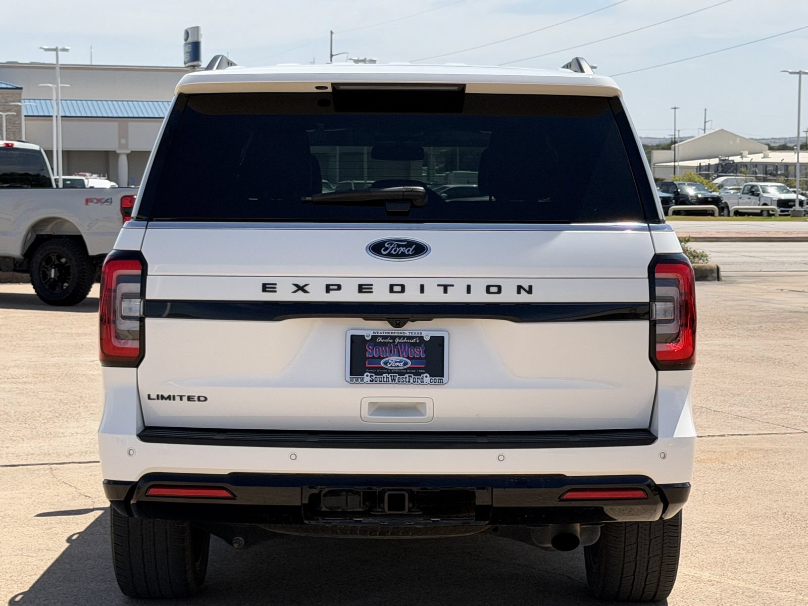 Used 2023 Ford Expedition Limited AWD/4WD image 5