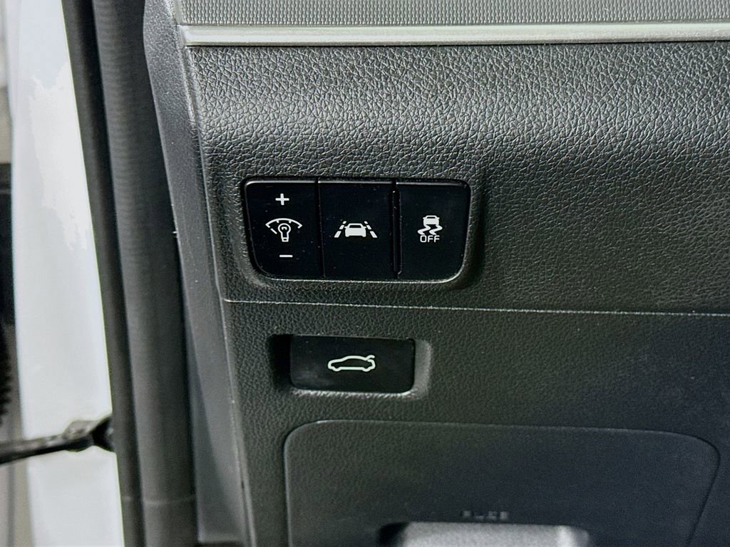 Used 2022 Kia K5 LXS image 17