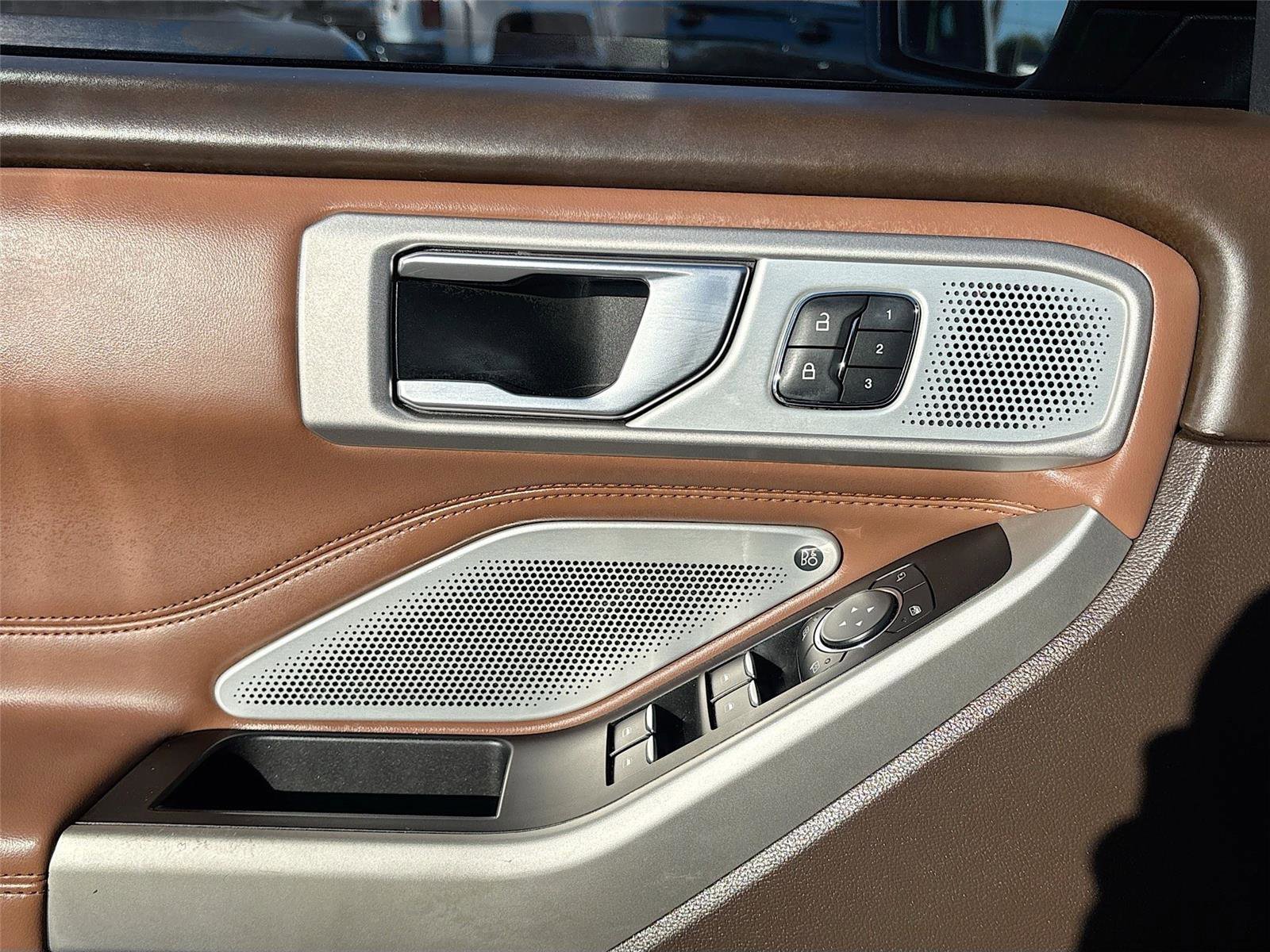 Used 2021 Ford Explorer King Ranch w/ Premium Technology Package RWD image 19