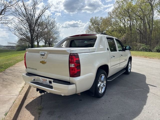 Used 2013 Chevrolet Avalanche LTZ image 7