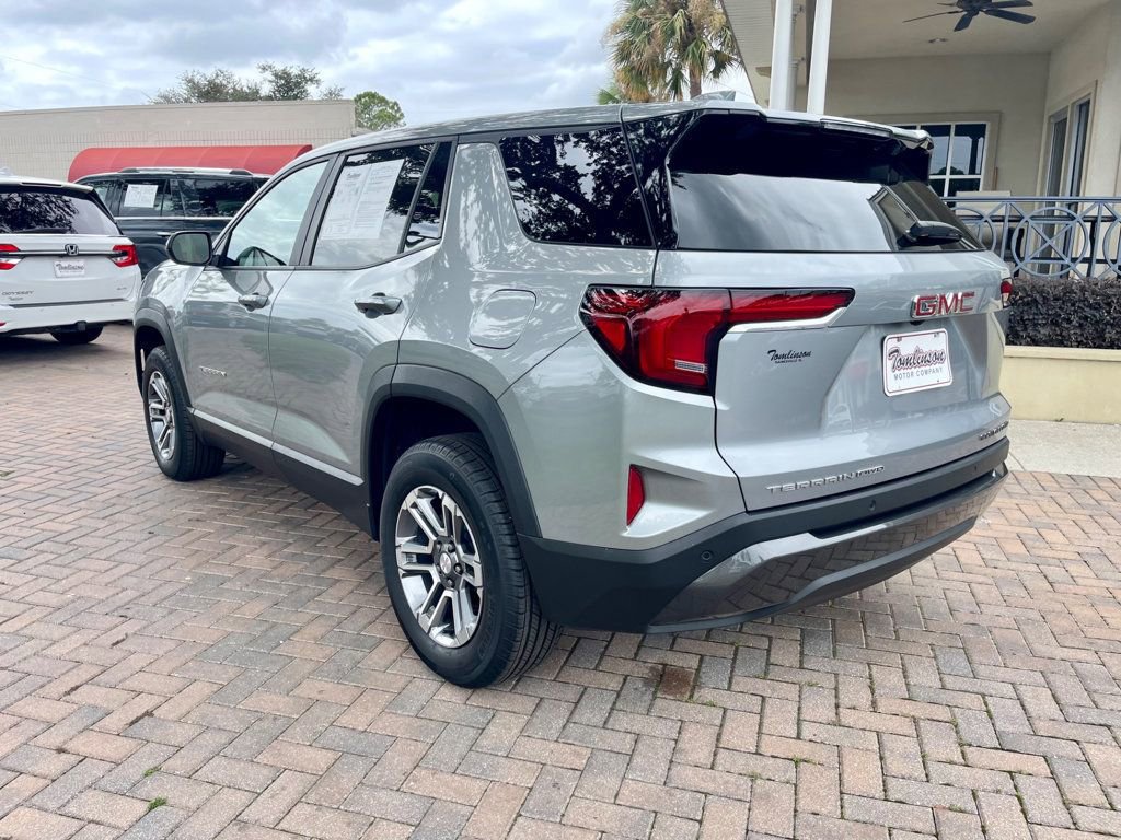 Used 2025 GMC Terrain Elevation image 3