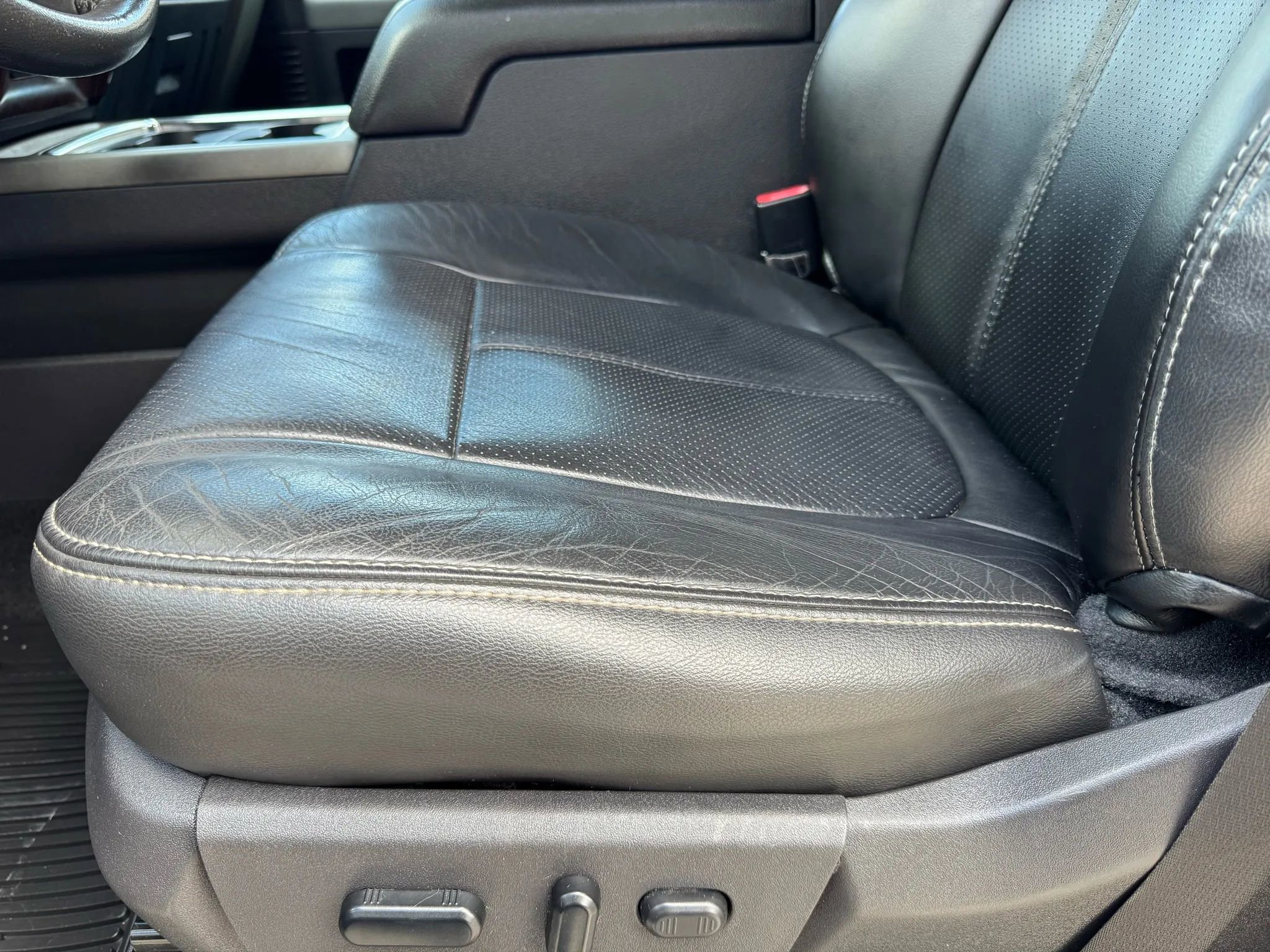Used 2012 Ford F250 Lariat w/ Lariat Ultimate Pkg AWD/4WD image 28