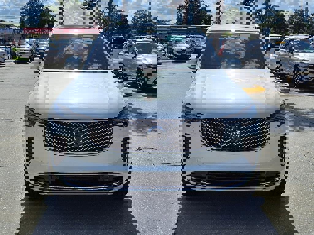 New 2026 Volvo XC90 B6 Plus w/ Protection Package Premier image 2