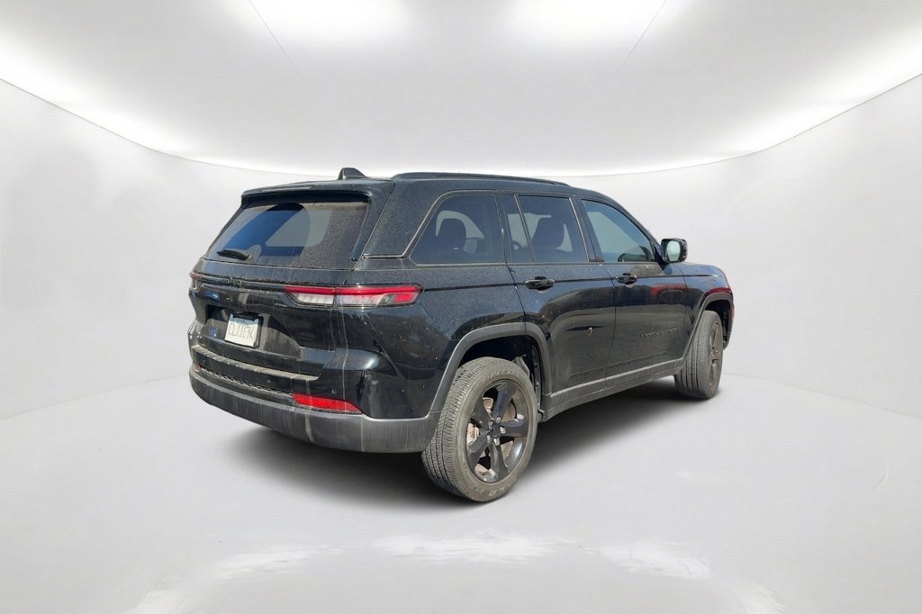 Used 2023 Jeep Grand Cherokee Altitude AWD/4WD image 6
