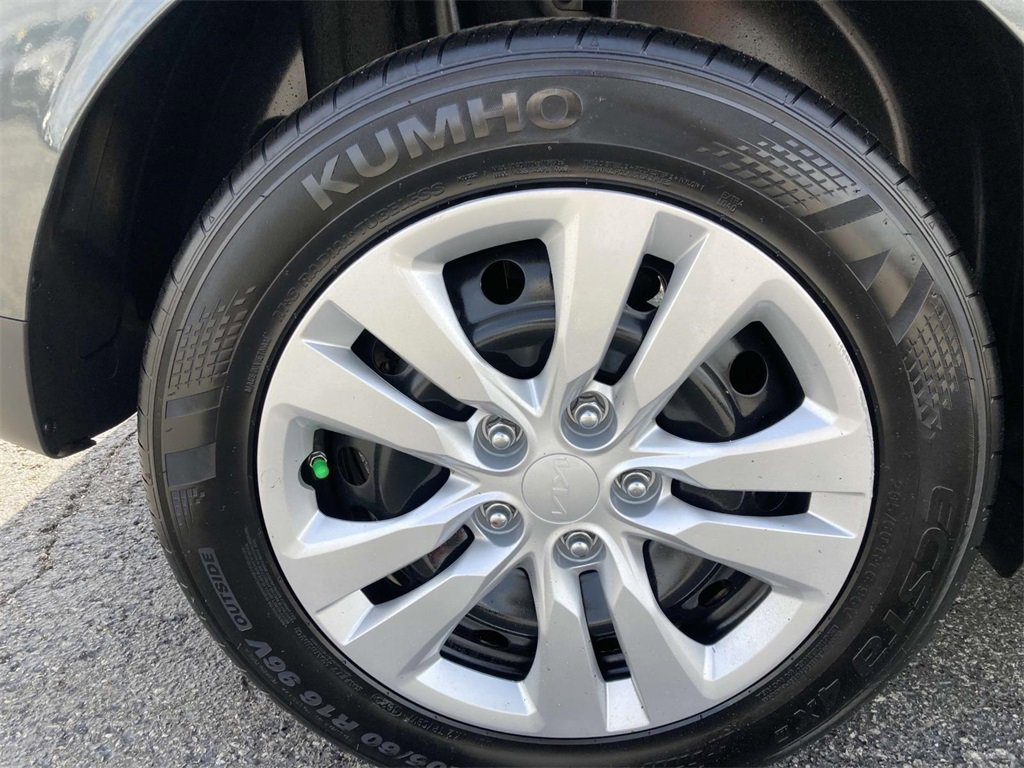 Used 2023 Kia Soul LX image 10