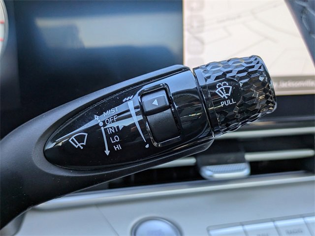 Used 2023 Hyundai Elantra Limited image 27